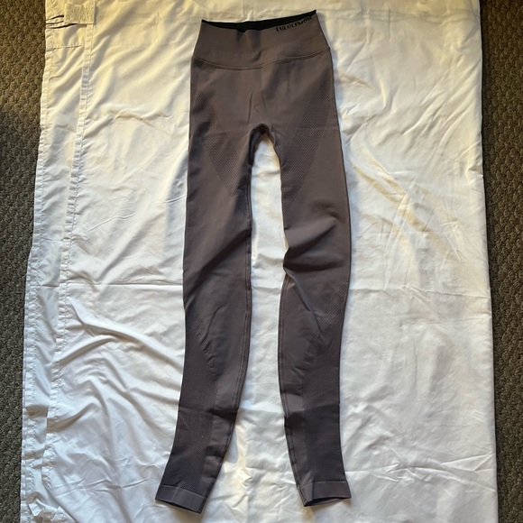 Lululemon leggings - Picture 2 of 4
